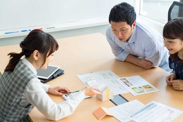 庭の目隠しフェンスの価格と施工例【選ぶときのポイントとは?】