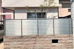 ウッドフェンスとは 特徴や使うメリット リフォーム費用の一括見積り リショップナビ