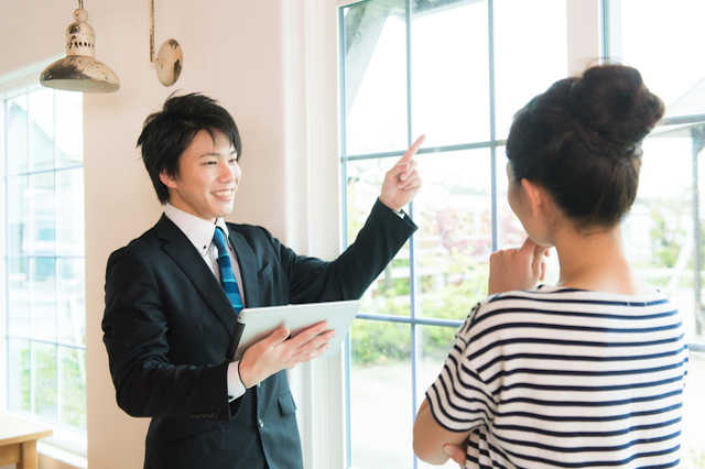 内窓のリフォームについて施工業者と相談
