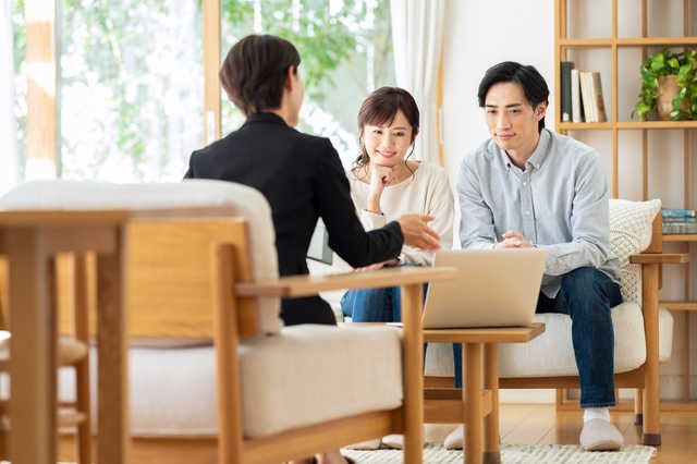 薪ストーブのリフォームについて施工業者と相談