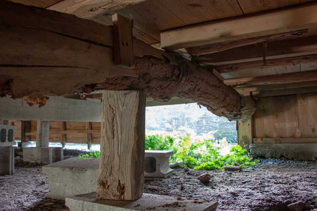 基礎が傷んだ住宅
