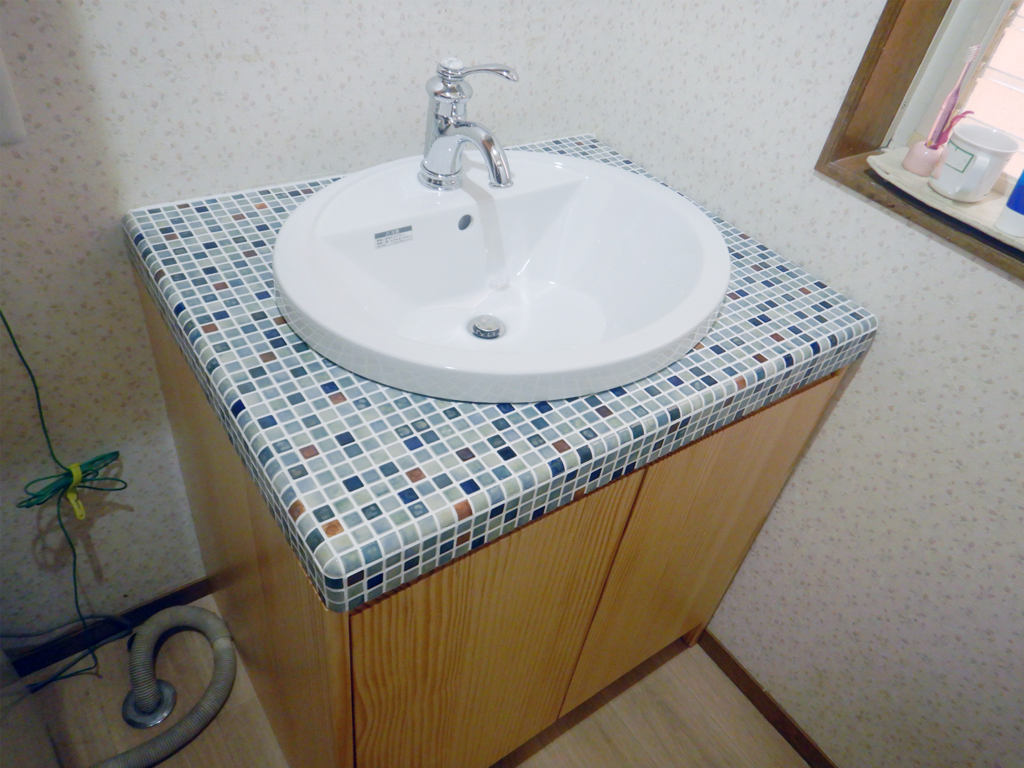 【無垢の木の洗面台(ユニットタイプ)】